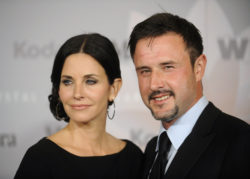 Actors Courteney Cox and her husband David Arquette attend the 2010 Women in Film Crystal+Lucy Awards in Los Angeles June 1, 2010. REUTERS/Phil McCarten (UNITED STATES - Tags: ENTERTAINMENT PROFILE) - RTR2ENI4